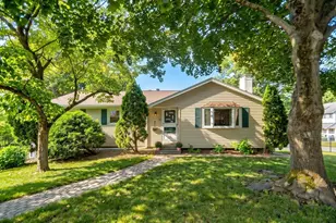 38 Paulson Dr, Burlington, MA 01803 - Photo 2