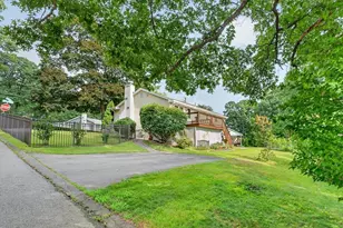38 Paulson Dr, Burlington, MA 01803 - Photo 6
