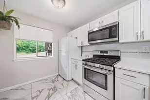 202 Park Pl, Raynham, MA 02767 - Photo 8