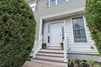 9 Russell St #3, Waltham, MA 02453 - Photo 2