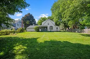 28 Kenilworth Rd, Shrewsbury, MA 01545 - Photo 2
