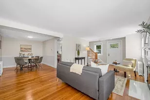 86 Orange St, Reading, MA 01867 - Photo 6
