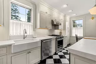 24 Chestnut St, Salem, MA 01970 - Photo 6
