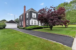 24 Lindbergh Ave, Holyoke, MA 01040 - Photo 2