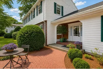 27 Church Ln, Burlington, MA 01803 - Photo 4