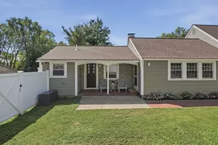 35 Edgewater Dr, Blackstone, MA 01504 - Photo 2