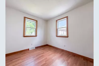 17 Monarch St, Lowell, MA 01854 - Photo 6
