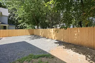 24 Washington Ave, Holyoke, MA 01040 - Photo 4