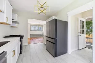 24 Washington Ave, Holyoke, MA 01040 - Photo 18