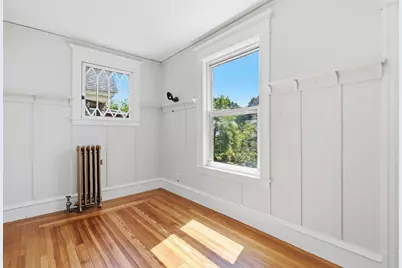 24 Washington Ave, Holyoke, MA 01040 - Photo 32