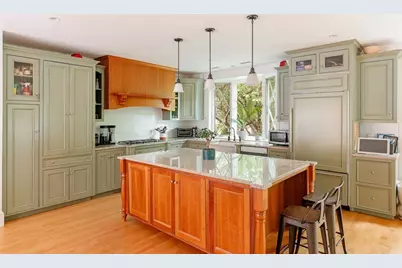 25 Bradford Rd, Newton, MA 02461 - Photo 2