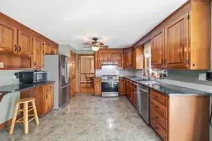 14 Nottingham Cir, Holden, MA 01522 - Photo 8