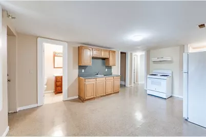660 S Bridge Street #4L, Holyoke, MA 01040 - Photo 4