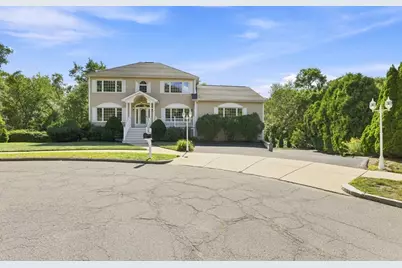 9 Sullivan Cir, Stoneham, MA 02180 - Photo 2
