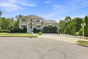 9 Sullivan Cir, Stoneham, MA 02180 - Photo 2