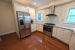 21 Bailey St, Everett, MA 02149 - Photo 2