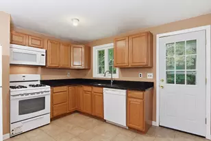 131 Goulding St, Holliston, MA 01746 - Photo 8