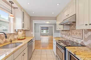 11 Magnolia St, Framingham, MA 01701 - Photo 10