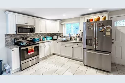26 Benefit St, Southbridge, MA 02710 - Photo 8
