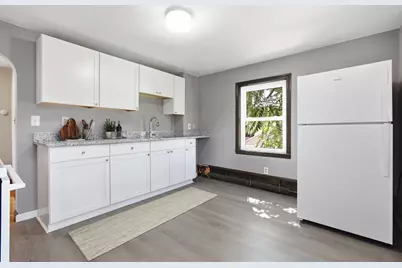 3 Nichols St, Woburn, MA 01801 - Photo 4