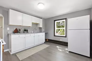3 Nichols St, Woburn, MA 01801 - Photo 4