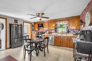 41 Alma St, Lowell, MA 01854 - Photo 4