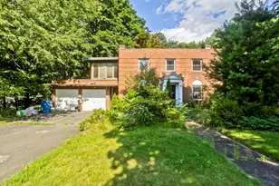 95 Craiwell Ave, West Springfield, MA 01104 - Photo 1