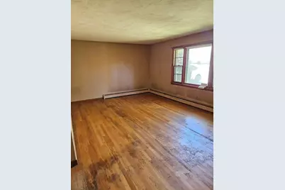 37 Academy St, Chicopee, MA 01013 - Photo 4