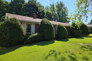 37 Academy St, Chicopee, MA 01013 - Photo 2