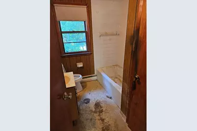 37 Academy St, Chicopee, MA 01013 - Photo 6