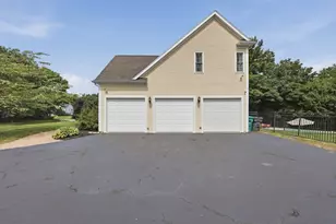 8 Juniper Rd, Upton, MA 01568 - Photo 4