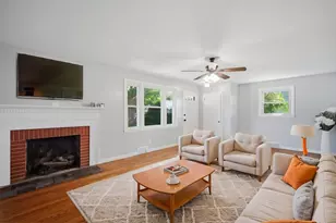 218 Maple St, East Longmeadow, MA 01028 - Photo 12