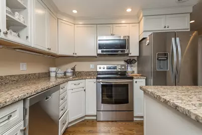 386 Commercial St #3E, Boston, MA 02109 - Photo 6