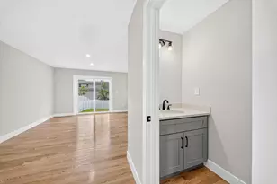 16 Neillian Way, Bedford, MA 01730 - Photo 10