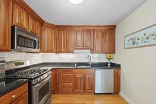 32 Common St, Waltham, MA 02451 - Photo 4