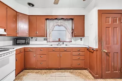 76 Howard St, Ludlow, MA 01056 - Photo 10