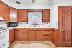 76 Howard St, Ludlow, MA 01056 - Photo 10