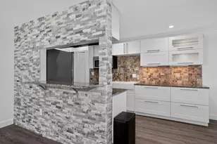 20 Walden Dr, Natick, MA 01760 - Photo 2