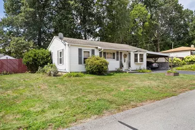 136 Laurie Ln, Lowell, MA 01854 - Photo 2