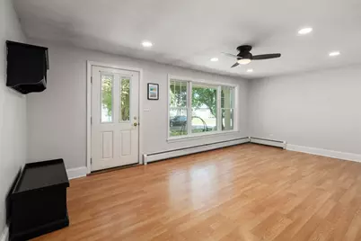 8 Vista Dr, Shrewsbury, MA 01545 - Photo 4
