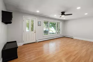 8 Vista Dr, Shrewsbury, MA 01545 - Photo 4