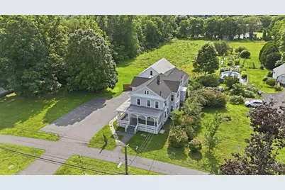 1136 N Pleasant St, Amherst, MA 01002 - Photo 6