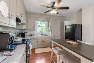 1136 N Pleasant St, Amherst, MA 01002 - Photo 14
