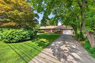 61 Highland Ave, Dartmouth, MA 02747 - Photo 2
