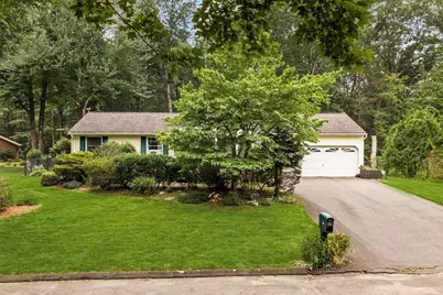 22 Carillon Circle, Easthampton, MA 01027 - Photo 2
