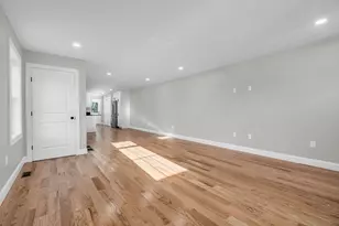 22 New York St, Worcester, MA 01603 - Photo 8