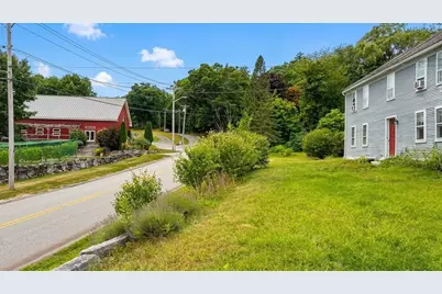 829 W Lowell Ave, Haverhill, MA 01832 - Photo 2