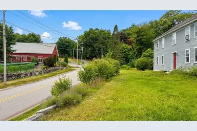 829 W Lowell Ave, Haverhill, MA 01832 - Photo 2