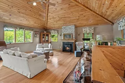 212 Grove St, Clinton, MA 01510 - Photo 4