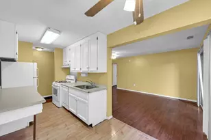 6 Shrewsbury Green Dr, Shrewsbury, MA 01545 - Photo 2